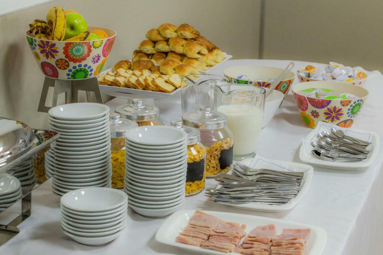 Apart Hotel Rivadavia 815 Neuquén Екстериор снимка